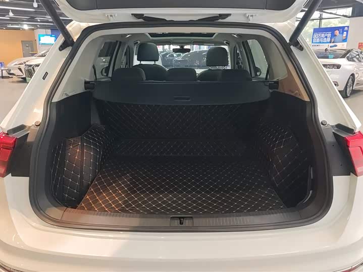 Volkswagen Tiguan L Pro 2025 2025款 出众款 330TSI 自动两驱R-Line龙耀版