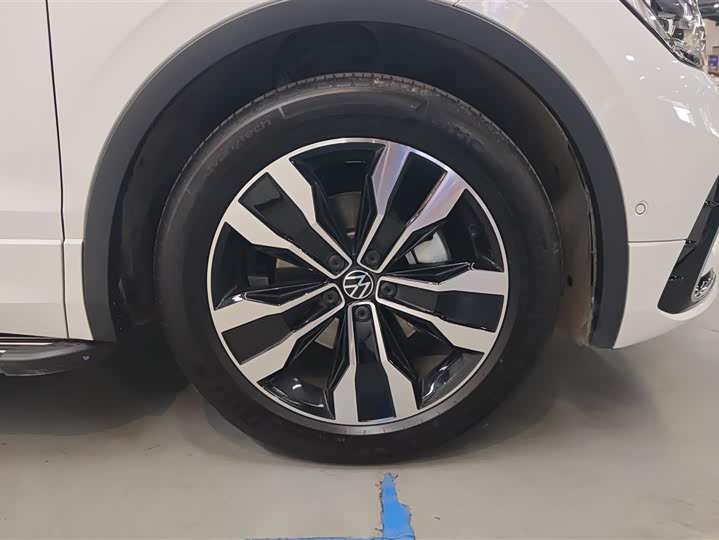 Volkswagen Tiguan L Pro 2025 2025款 出众款 330TSI 自动两驱R-Line龙耀版