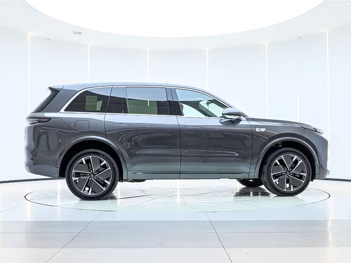 2025 LiXiang L8