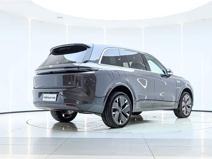 2025 LiXiang L8