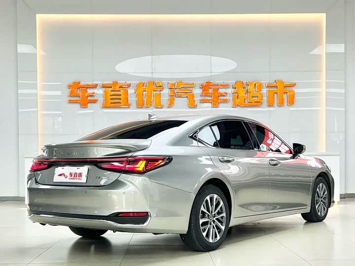 Lexus ES 2025 2025款 300h 臻享版