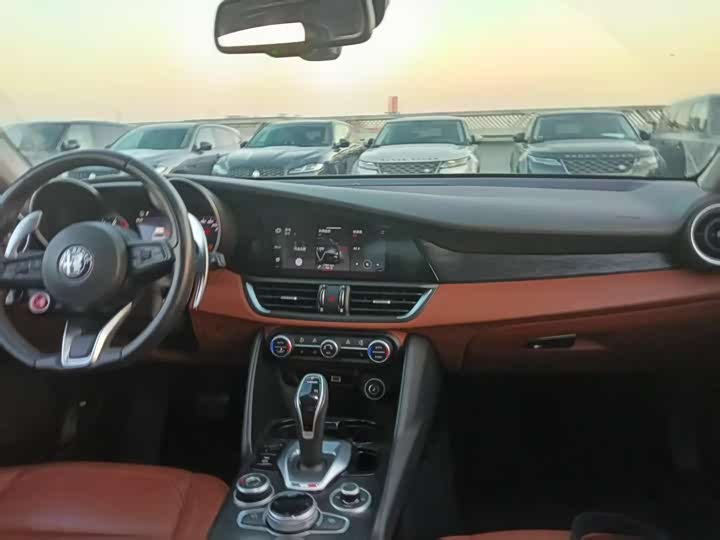 Alfa Romeo Giulia 2021 2021款 2.0T 280HP 豪华运动版