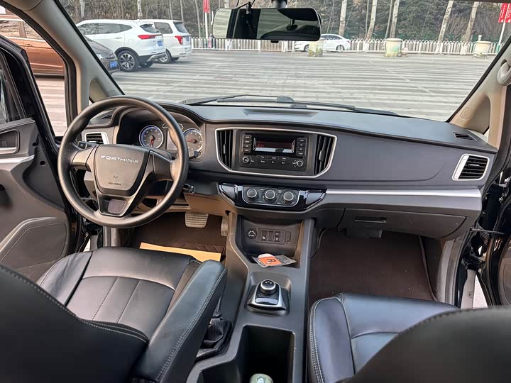 Dongfeng Forthing Lingzhi M5 EV 2022 2022款 普通版 基本型 9座