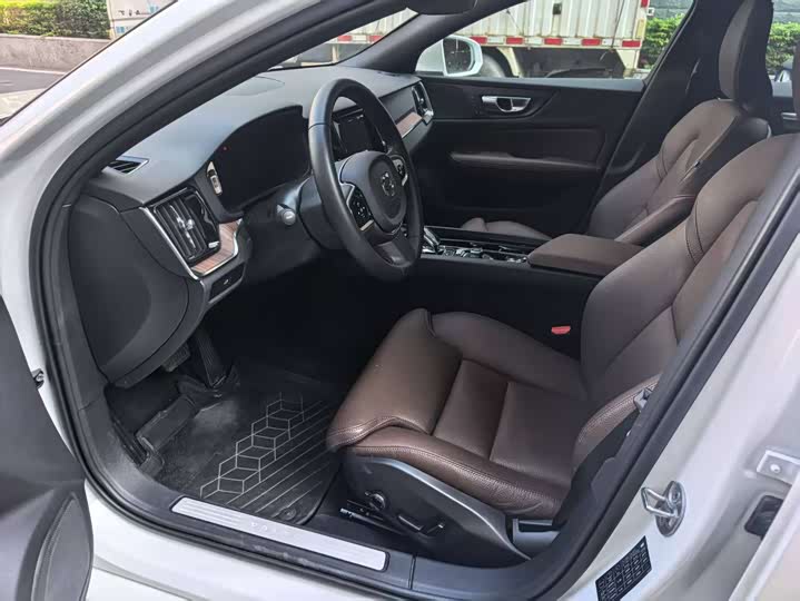 Volvo V60 2024 2024款 B5 智远豪华版