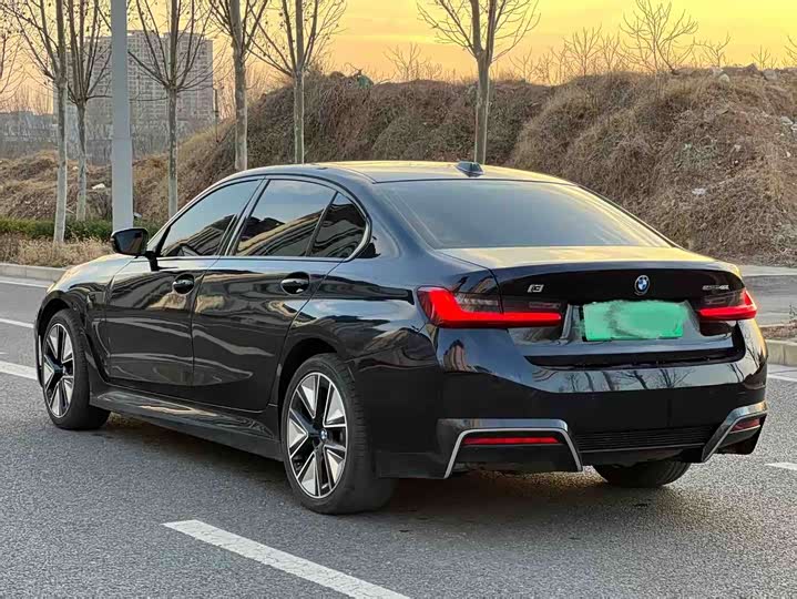 BMW i3 2025 2025款 eDrive 40 L 曜夜运动套装