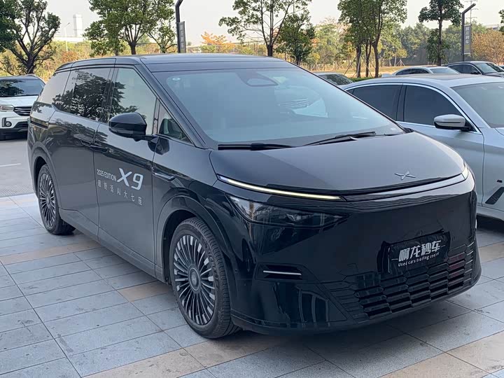 2025 XPeng X9