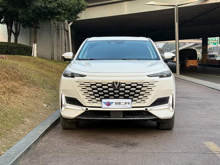 Changan UNI-K 2023 2023款 2.0T 两驱悦尚型