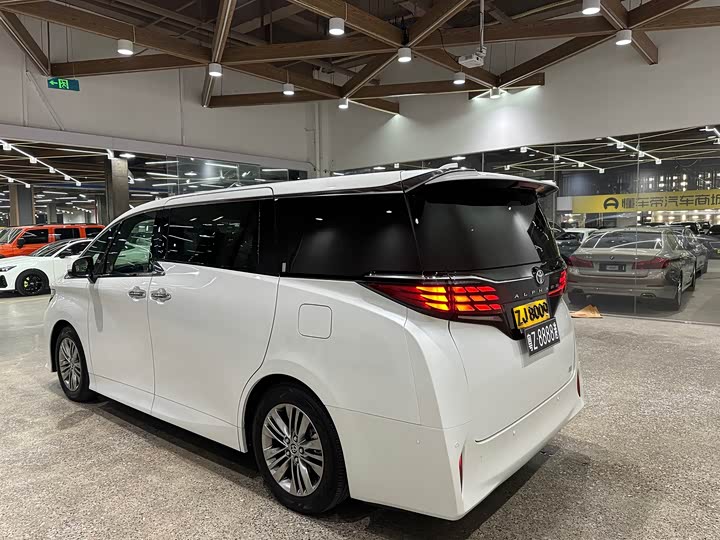 2025 Toyota Alphard