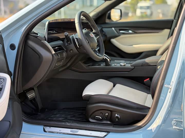 Cadillac CT5 2025 2025款 28T 赛道性能版+巅峰赛道选装包