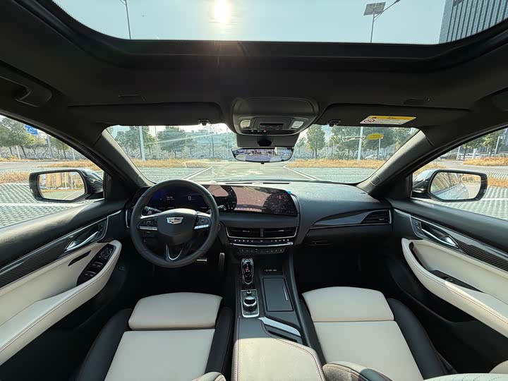 Cadillac CT5 2025 2025款 28T 赛道性能版+巅峰赛道选装包