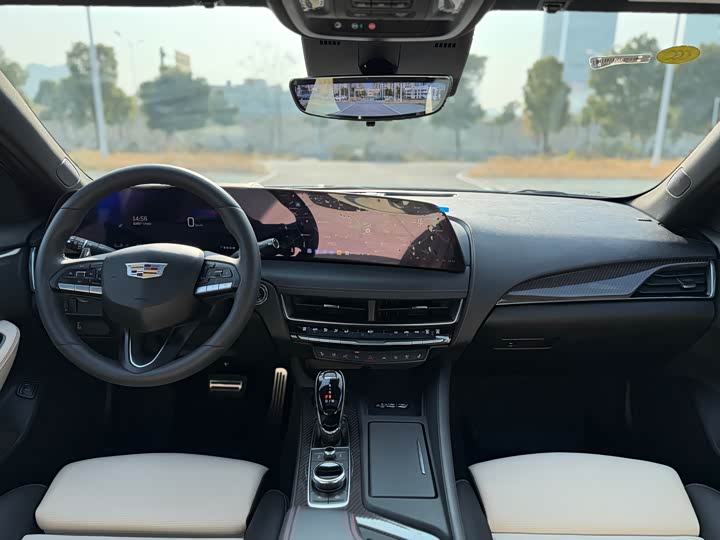 Cadillac CT5 2025 2025款 28T 赛道性能版+巅峰赛道选装包