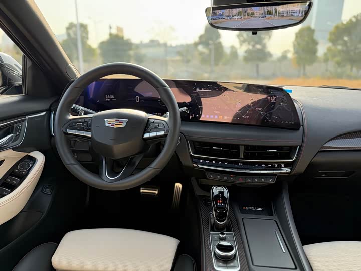 Cadillac CT5 2025 2025款 28T 赛道性能版+巅峰赛道选装包