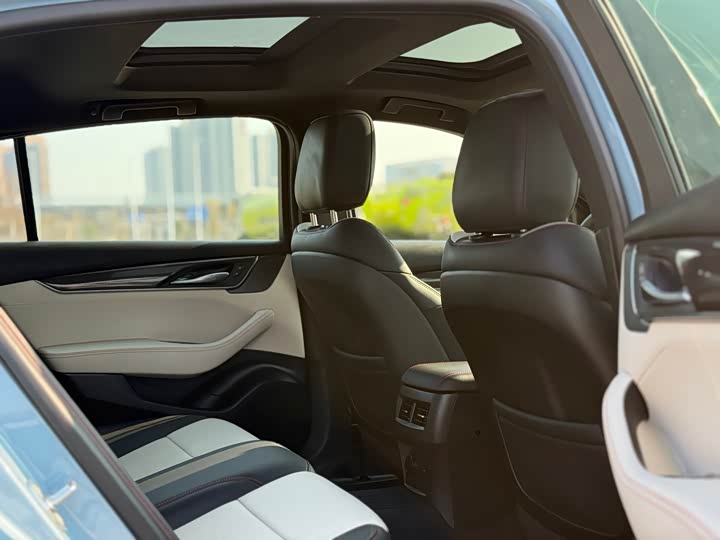 Cadillac CT5 2025 2025款 28T 赛道性能版+巅峰赛道选装包