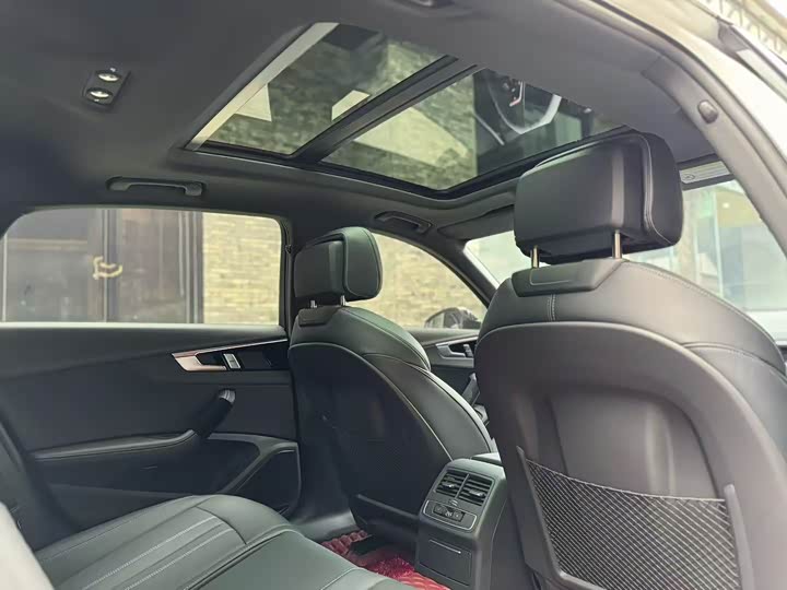 Audi A4L 2025 2025款 200万辆悦享版 40 TFSI 豪华动感型