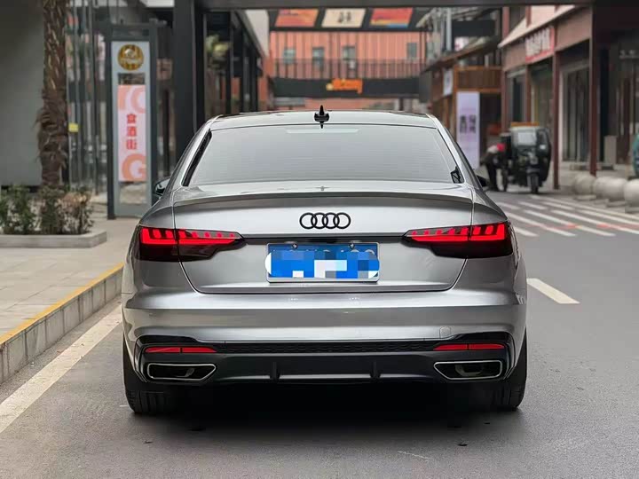 Audi A4L 2025 2025款 200万辆悦享版 40 TFSI 豪华动感型