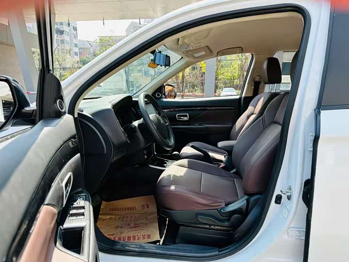 Mitsubishi Outlander 2021 2021款 改款 2.0L 两驱畅享版 5座