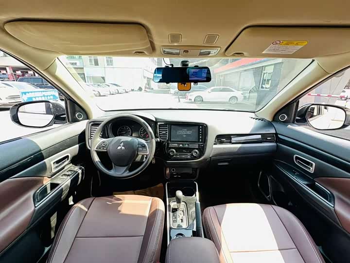 Mitsubishi Outlander 2021 2021款 改款 2.0L 两驱畅享版 5座