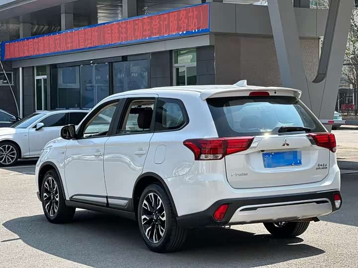 Mitsubishi Outlander 2021 2021款 改款 2.0L 两驱畅享版 5座