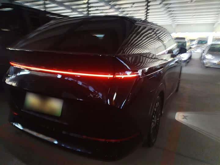 XPeng X9 2025 2025款 纯电 740超长续航 Max