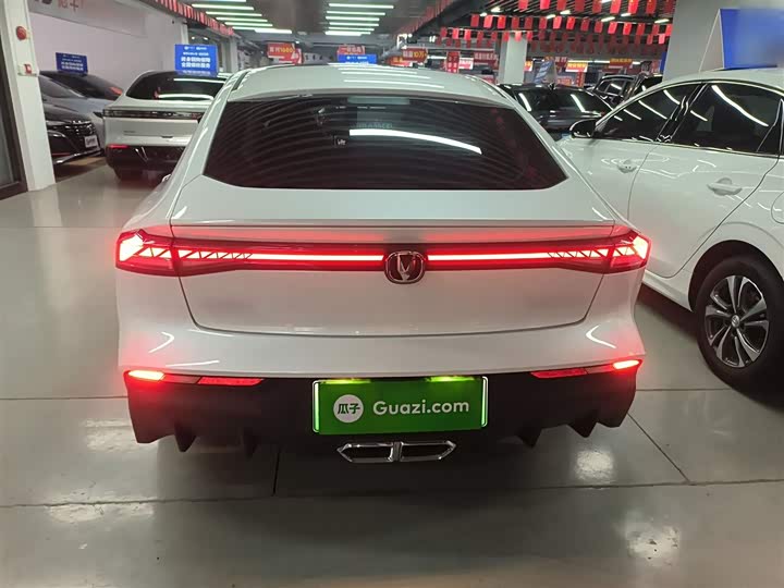 Changan UNI-V Hybrid 2024 2024款 蓝鲸智电iDD 136km 智尊型