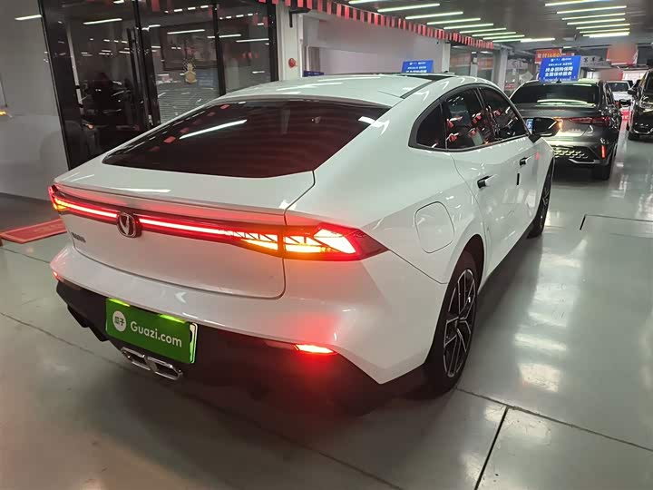 Changan UNI-V Hybrid 2024 2024款 蓝鲸智电iDD 136km 智尊型