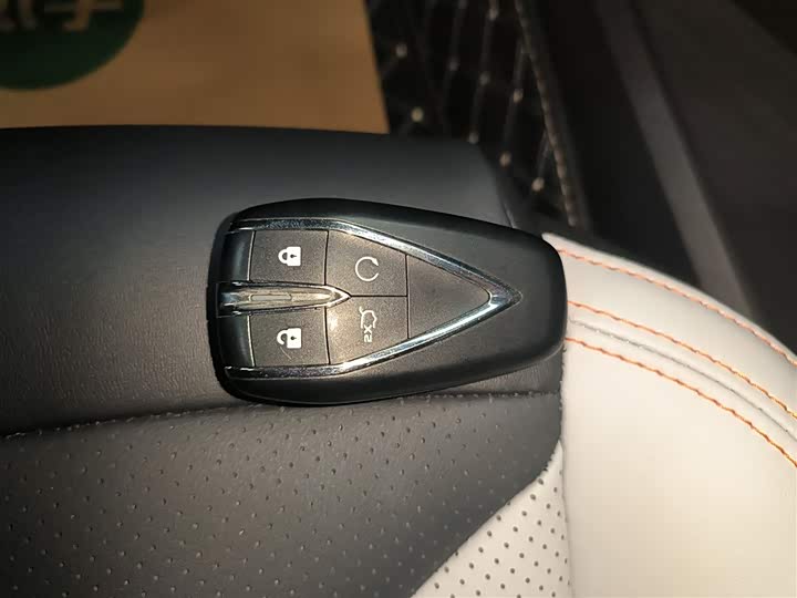 Changan UNI-V Hybrid 2024 2024款 蓝鲸智电iDD 136km 智尊型