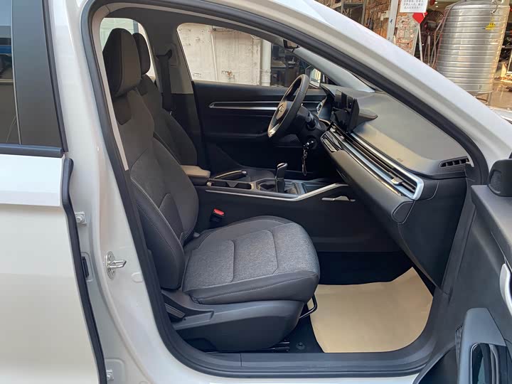 Geely Emgrand 2025 2025款 第4代 1.5L 手动星耀版