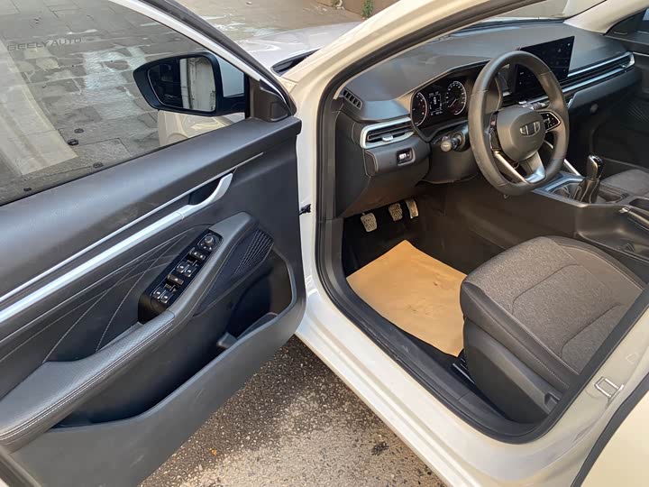 Geely Emgrand 2025 2025款 第4代 1.5L 手动星耀版