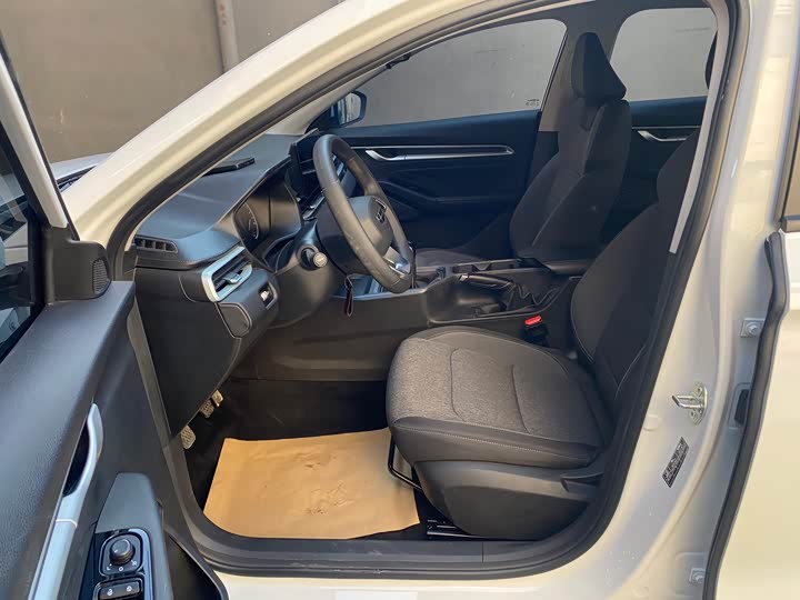 Geely Emgrand 2025 2025款 第4代 1.5L 手动星耀版