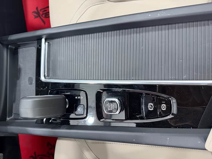 Volvo XC60 2026 2026款 B5 四驱智逸豪华版