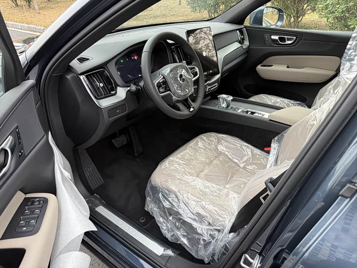 Volvo XC60 2026 2026款 B5 四驱智逸豪华版