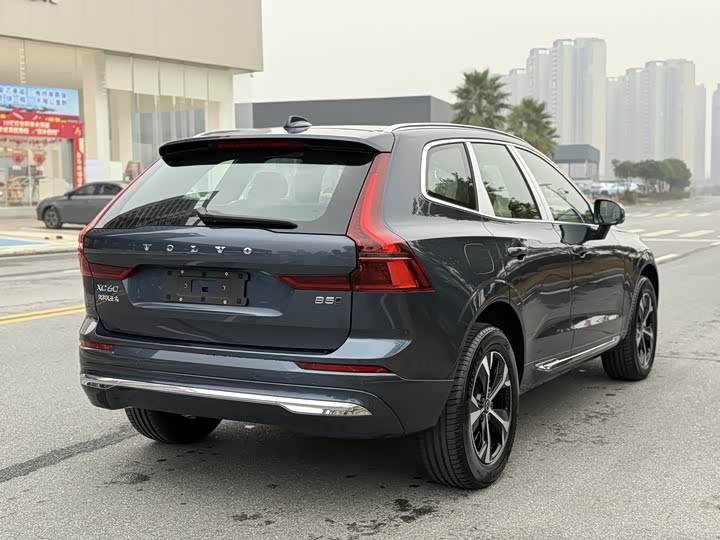 Volvo XC60 2026 2026款 B5 四驱智逸豪华版