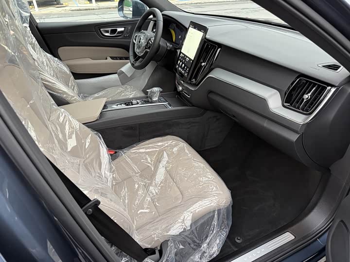 Volvo XC60 2026 2026款 B5 四驱智逸豪华版