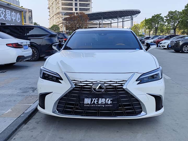 2025 Lexus ES