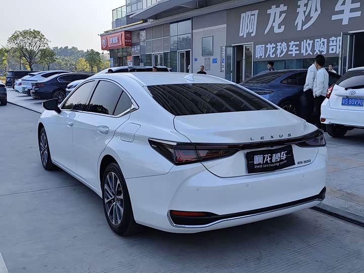 2025 Lexus ES