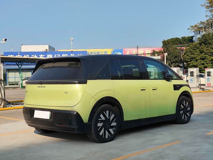 2025 Zeekr Mix