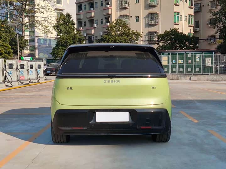 2025 Zeekr Mix