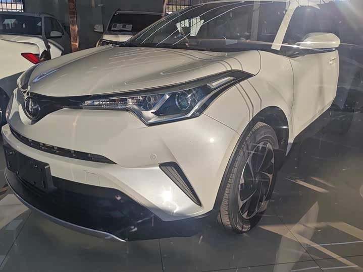 Toyota Izoa 2021 2021款 双擎 2.0L 奕享版