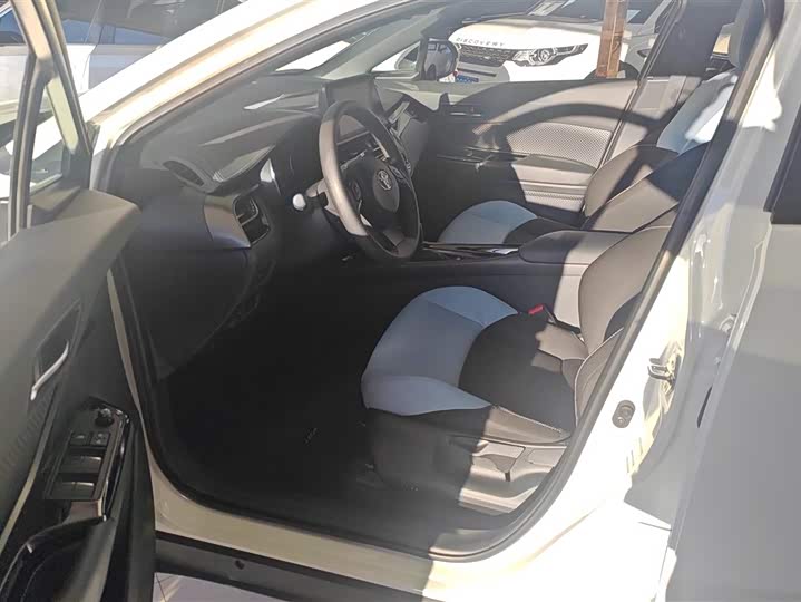 Toyota Izoa 2021 2021款 双擎 2.0L 奕享版