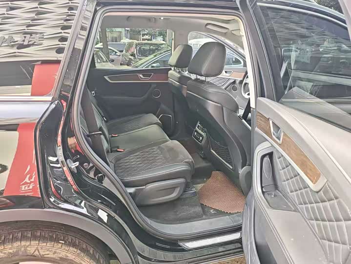 Hongqi HS7 2023 2023款 2.0T 自动两驱旗悦版 五座