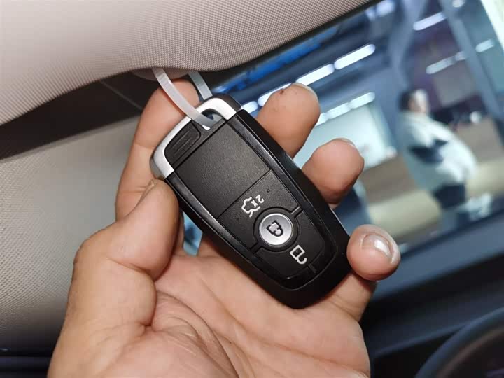 Ford Mondeo 2025 2025款 2.0T EcoBoost 豪华型