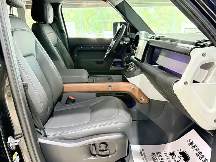 Land Rover Defender 2024 2024款 110 3.0T P400 暗黑特别版