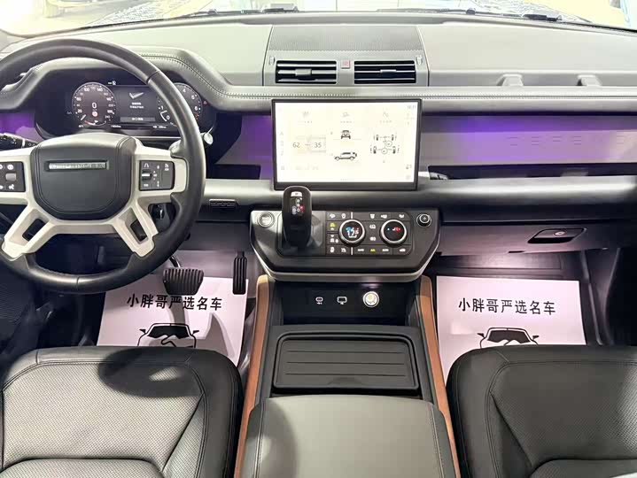 Land Rover Defender 2024 2024款 110 3.0T P400 暗黑特别版