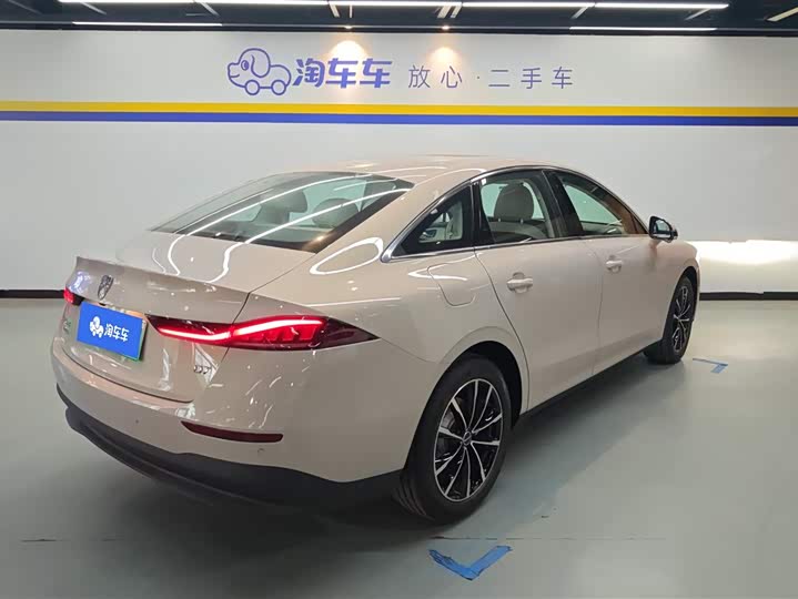 Roewe D7 2025 2025款 DMH 125km 世界冠军卓越版