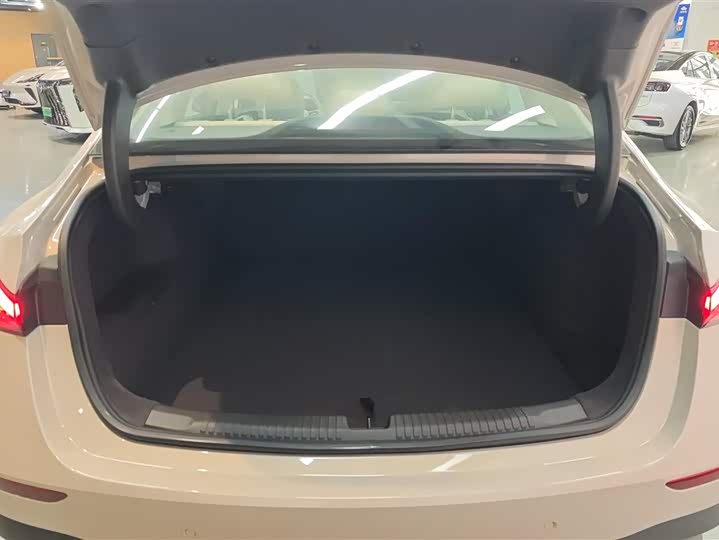 Roewe D7 2025 2025款 DMH 125km 世界冠军卓越版