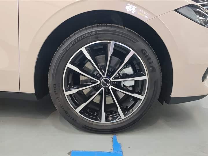 Roewe D7 2025 2025款 DMH 125km 世界冠军卓越版