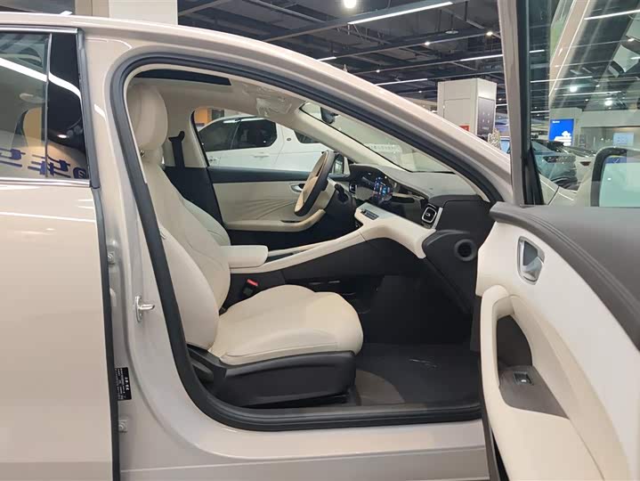 Roewe D7 2025 2025款 DMH 125km 世界冠军卓越版