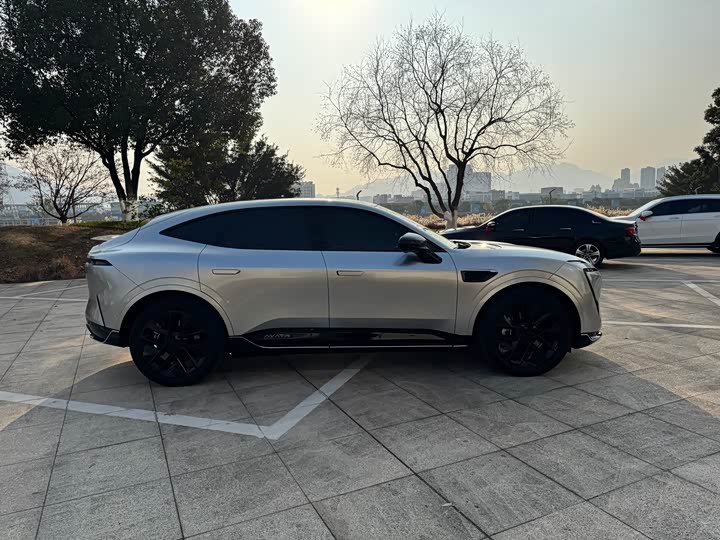 Avatr 11 2023 2023款 鸿蒙 90度 后驱版