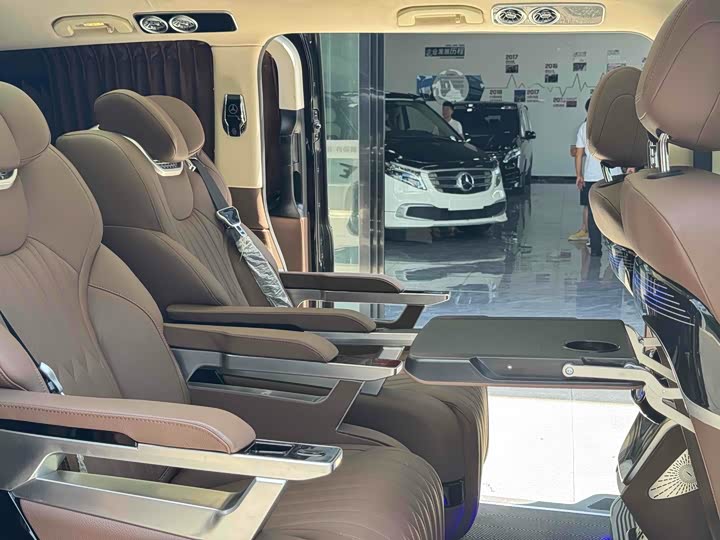 Mercedes-Benz V-Class 2024 2024款 V 300 领航版