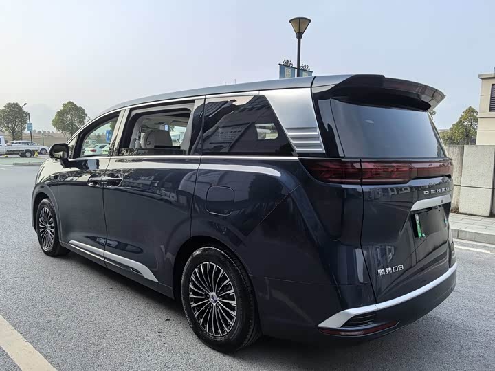 Denza D9 2025 2025款 DM-i 智驾版 1020 四驱旗舰型